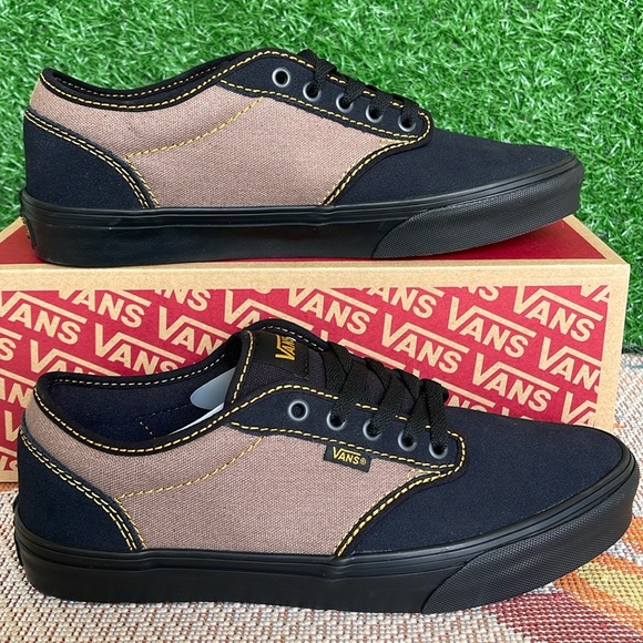 Vans Other - Vans Men’s Atwood Outcore Phantom/Black
VN000CX8B29
Sneakers